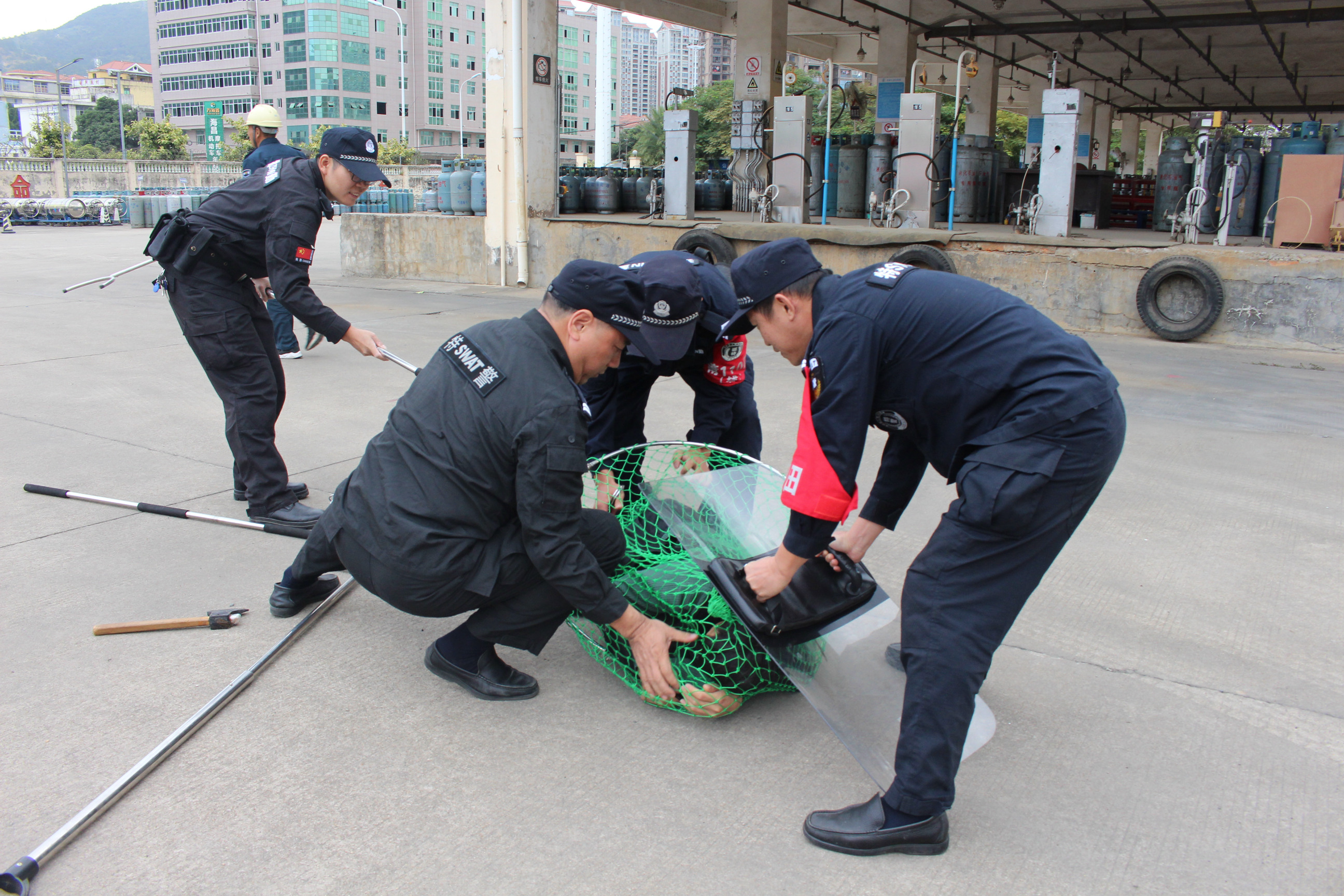 4、特警制服歹徒.JPG